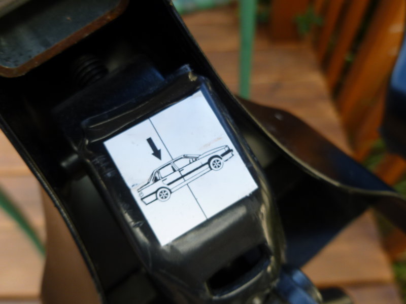 Akai Receiver - Volvo S70 Load Bars - Short Thule Bars 019.JPG