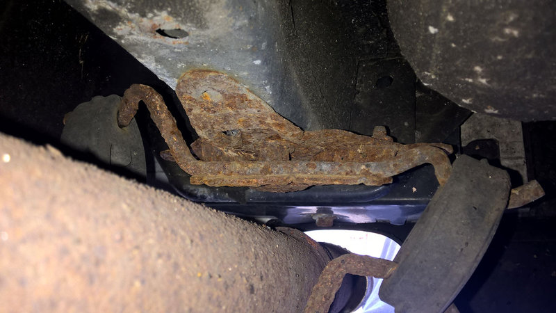 s70_rear_exhaust_bracket.jpg