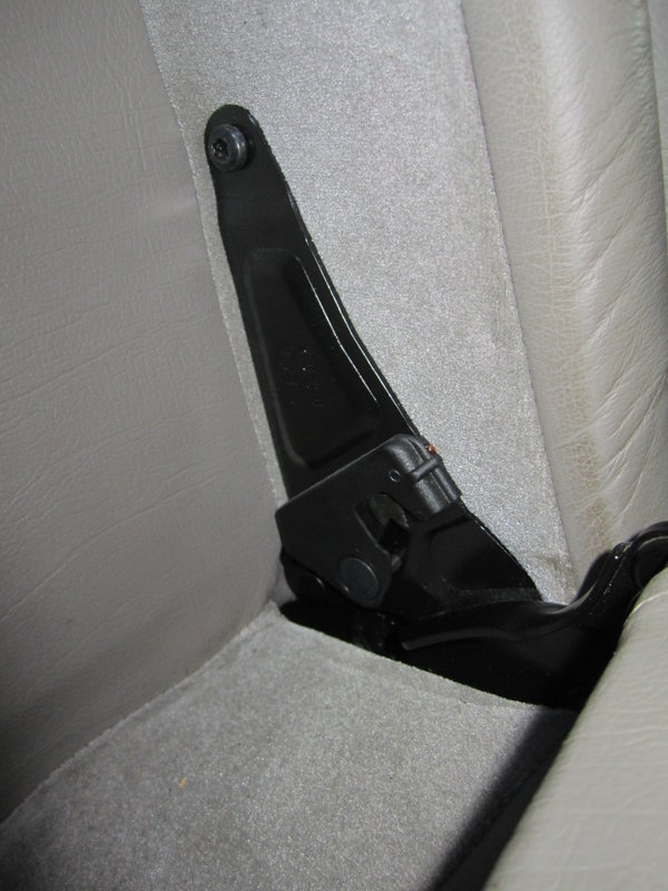 Rear child seat mounting bracket (1)