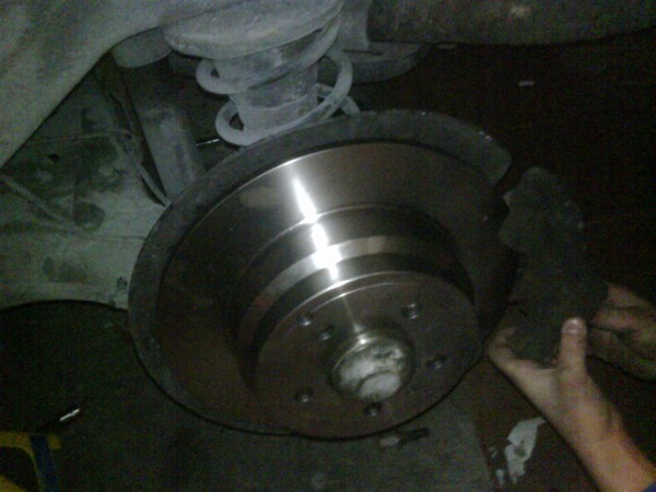 Nice and shiny new ATE rotor(Made in Germany..umm yummy).jpg