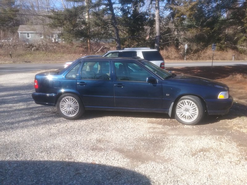 Took off roof rack to repaint it, but the 17s are on..Once I get new tires with the size I want, I will refinish the wheels
