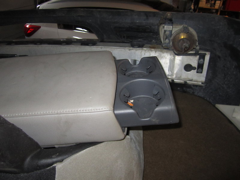 Rear arm rest with cup holders