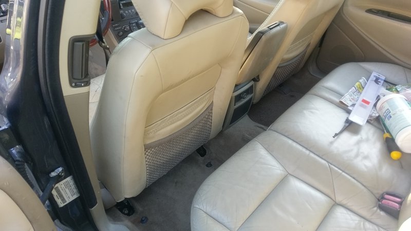 LOTS of pockets now!