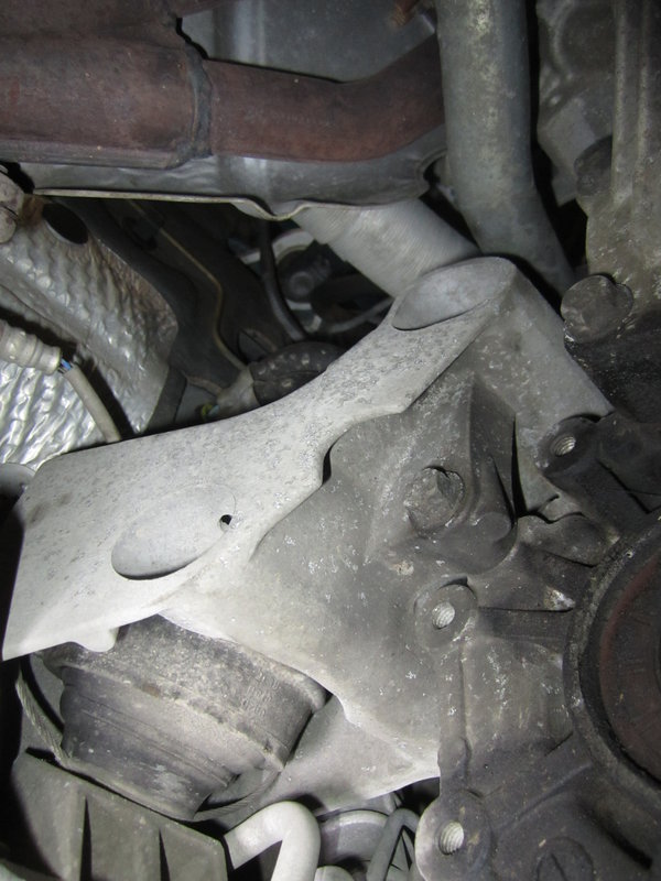 2000 V70 FWD NA rear engine mount