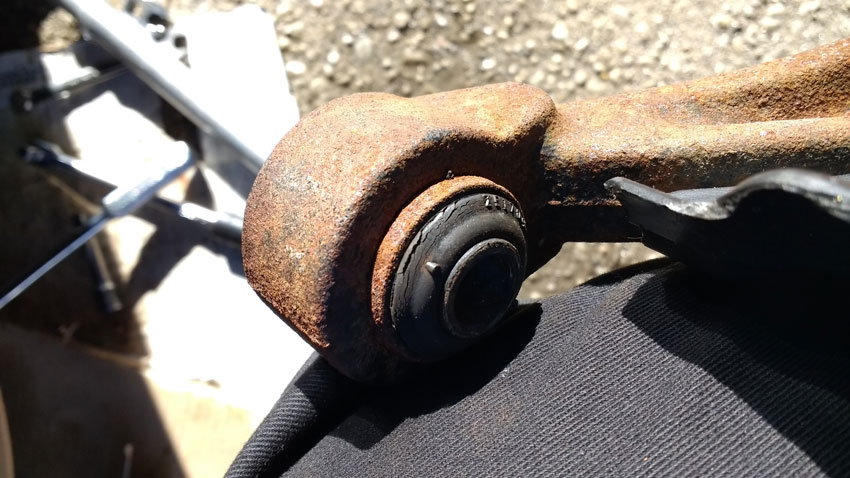 s70_febi_control_arm_bushin.jpg