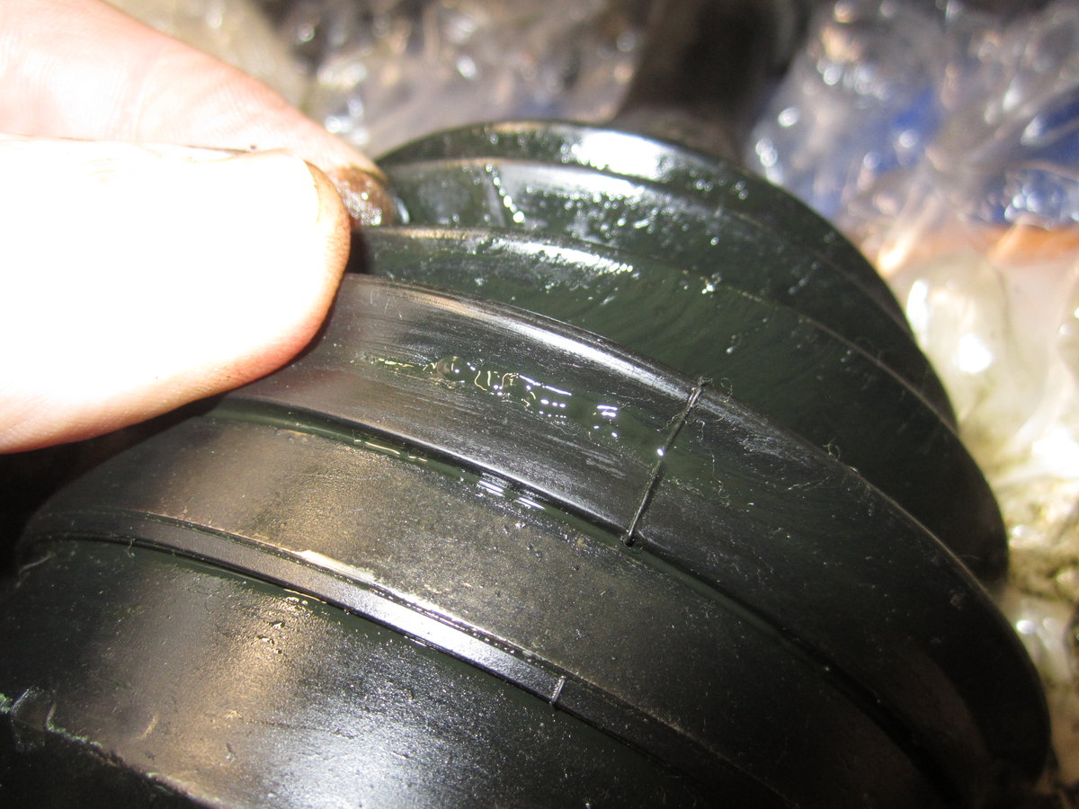 grease in the front of the fist crease is where the split is.