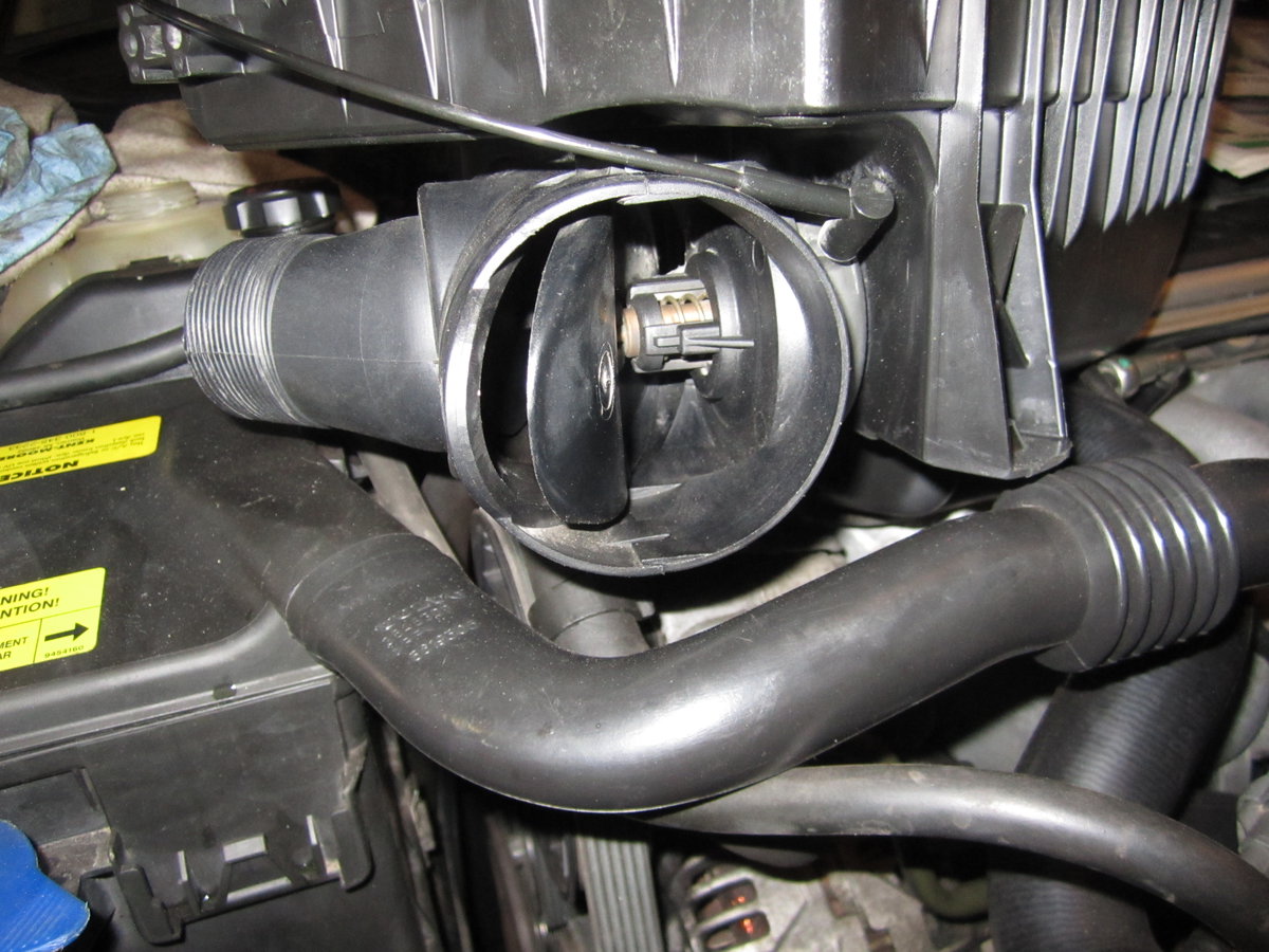 Cold air intake flap on air-box