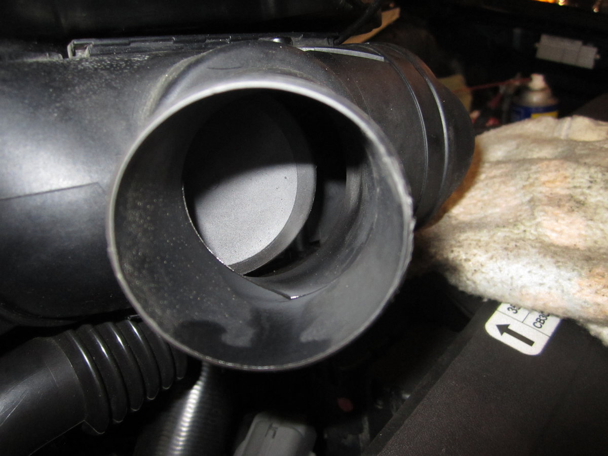 Hot air flap from exhaust heat shield