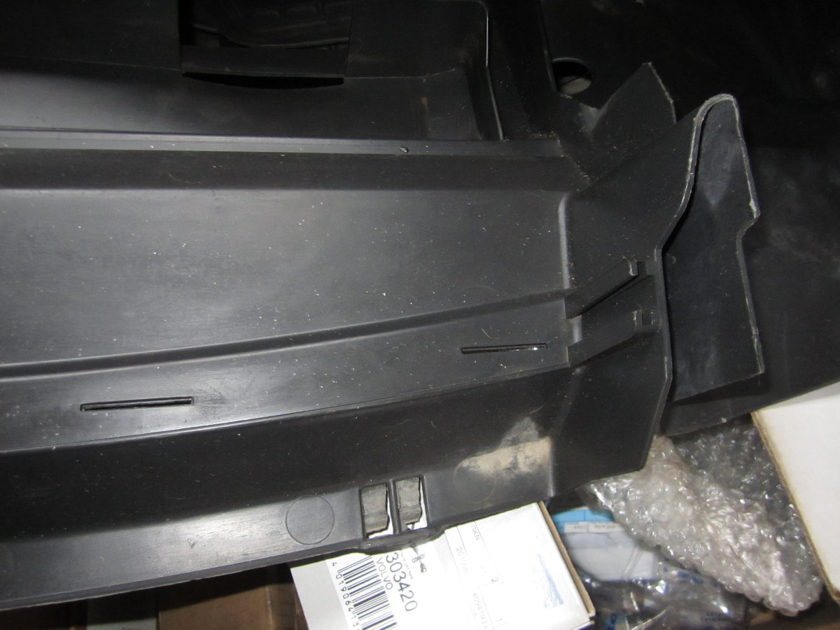 LH end of air dam baffle mount