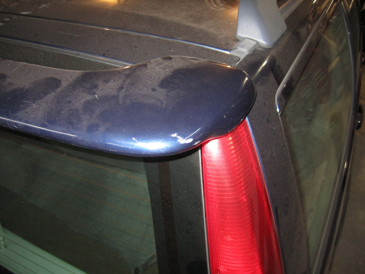Tailgate spoiler damage (1)