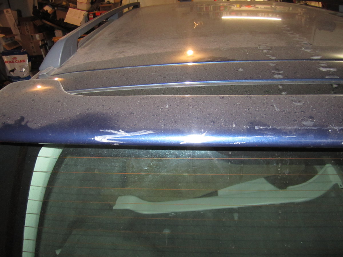 Tailgate spoiler damage (2)