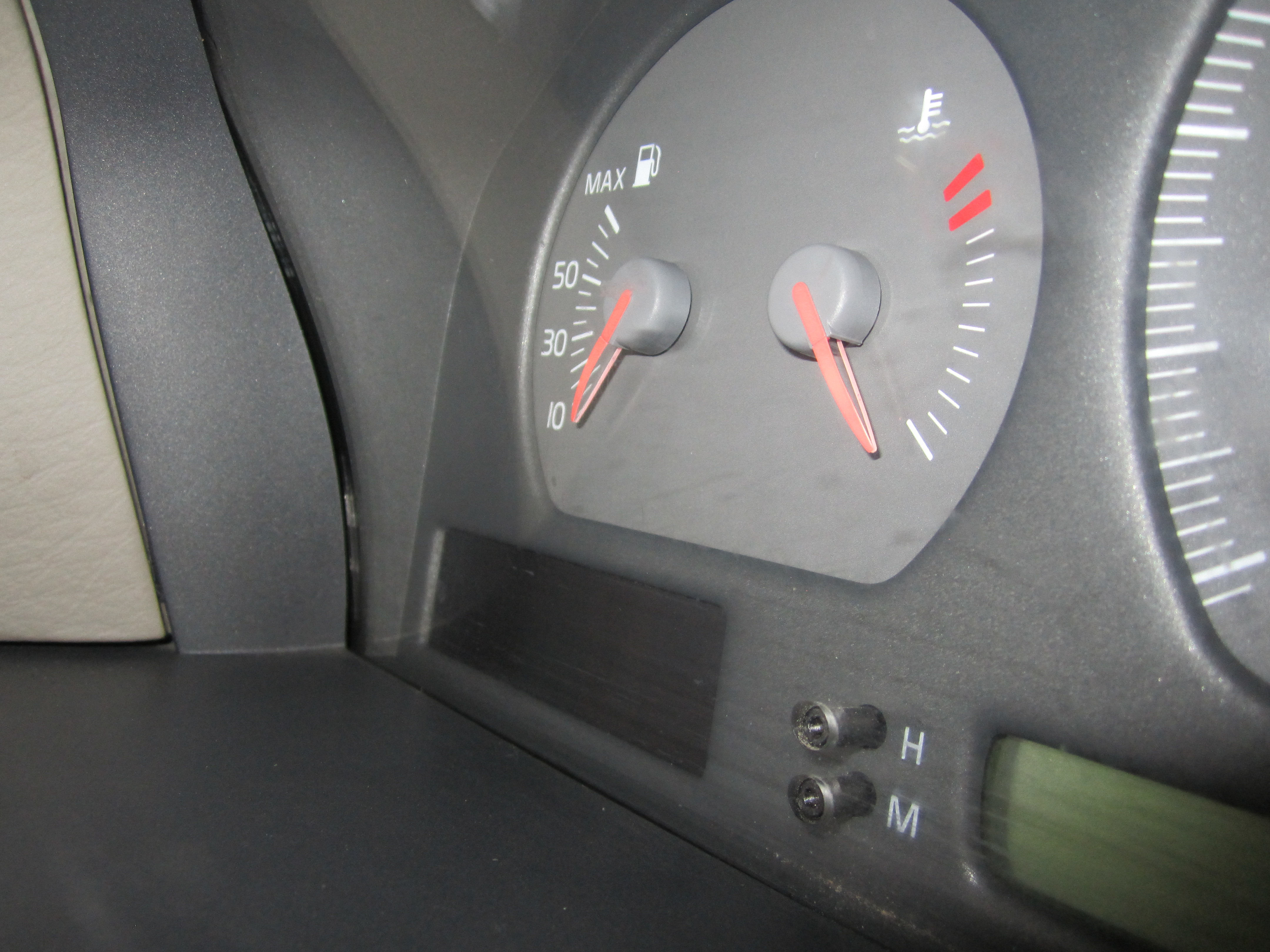 LH side cluster fitment