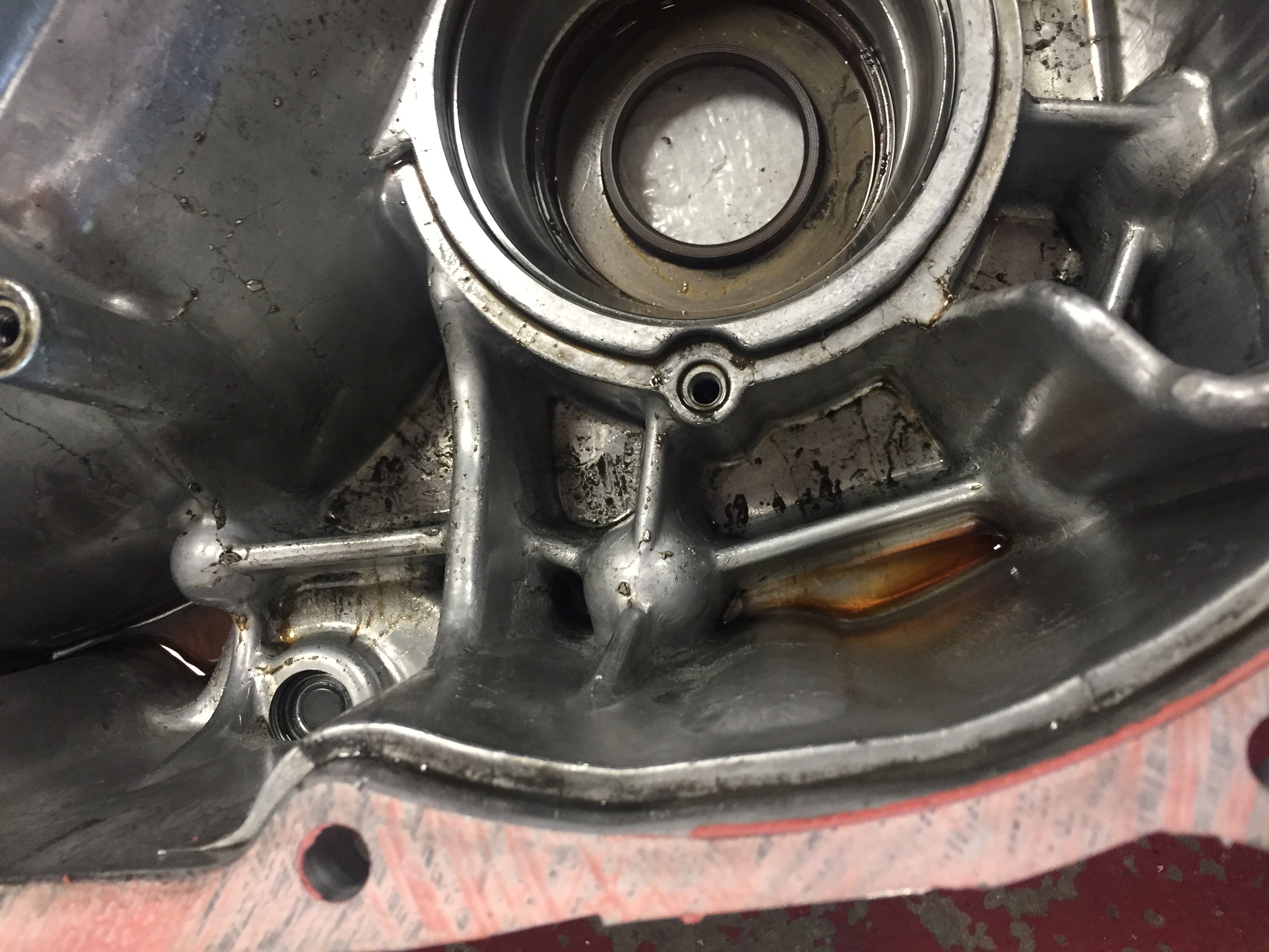 Bellhousing sump, splash guard and magnets removed