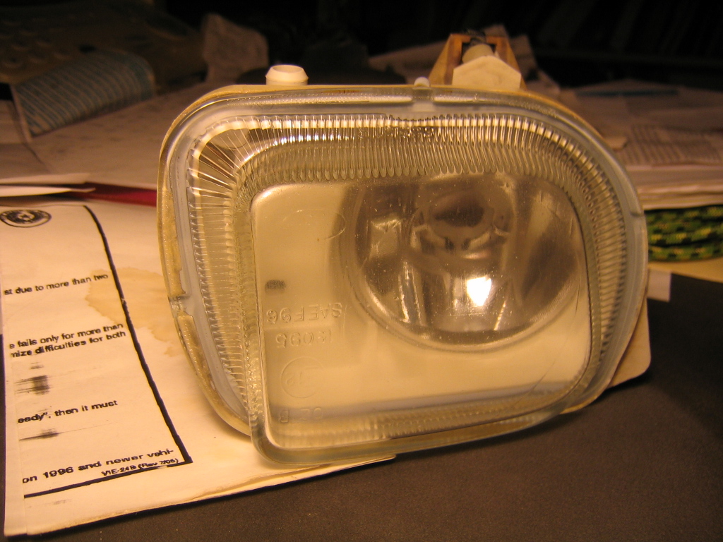 Volvo_Fog Light 001.JPG