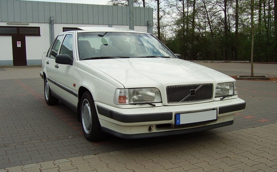 1993 Volvo 850 - notice the headlights