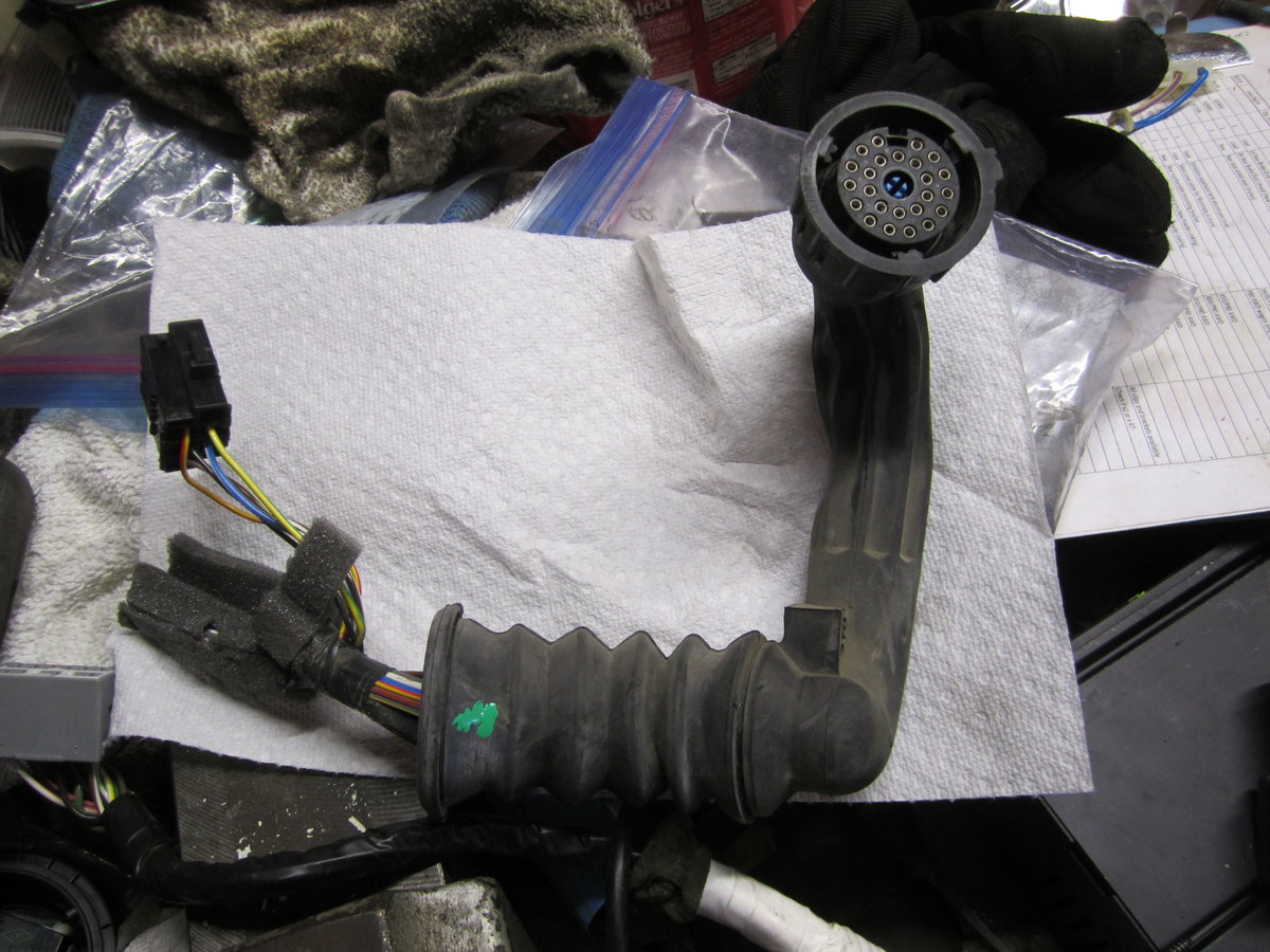 End connector at the door and rubber tube