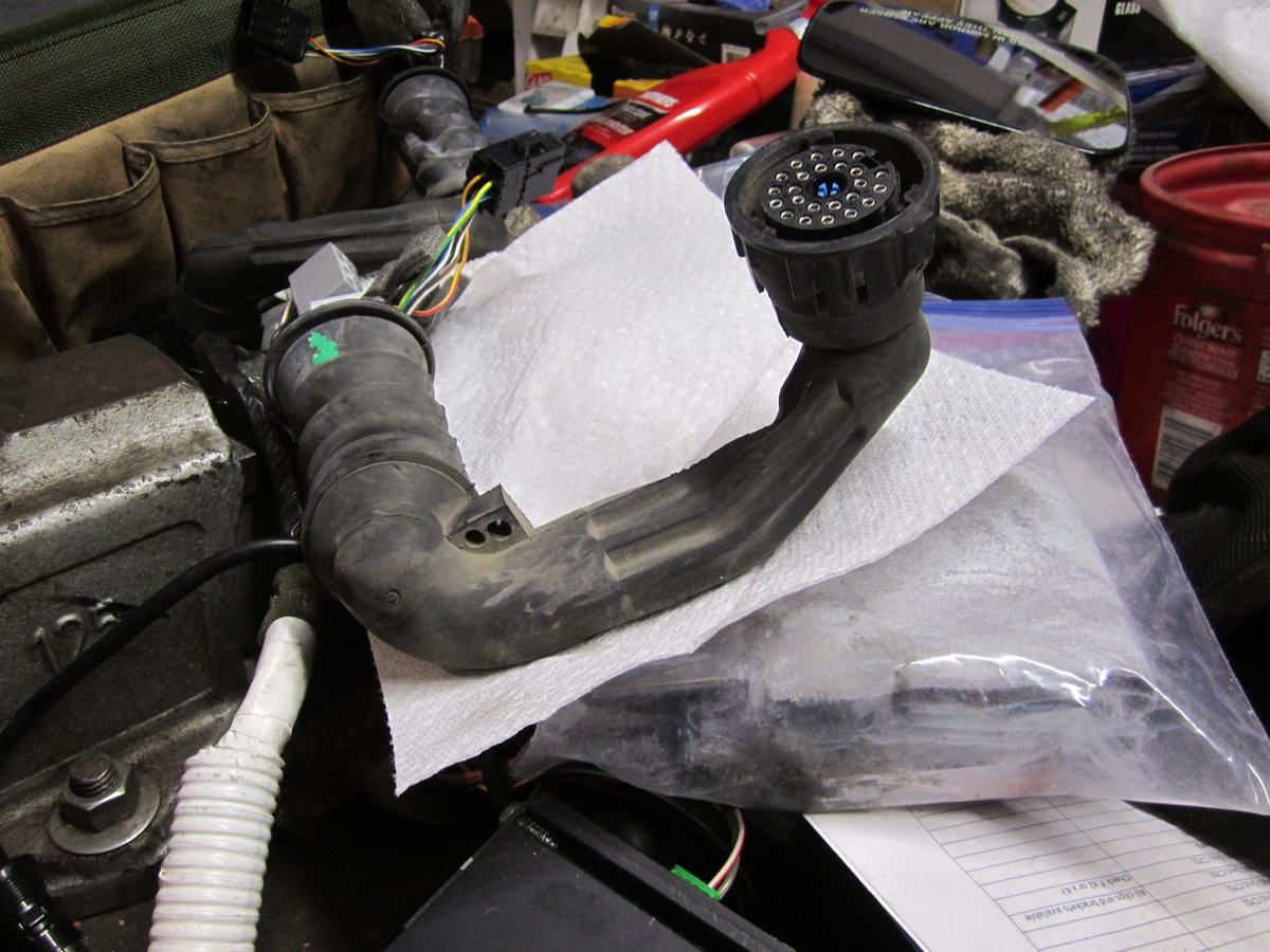 Different view of the end of the harness