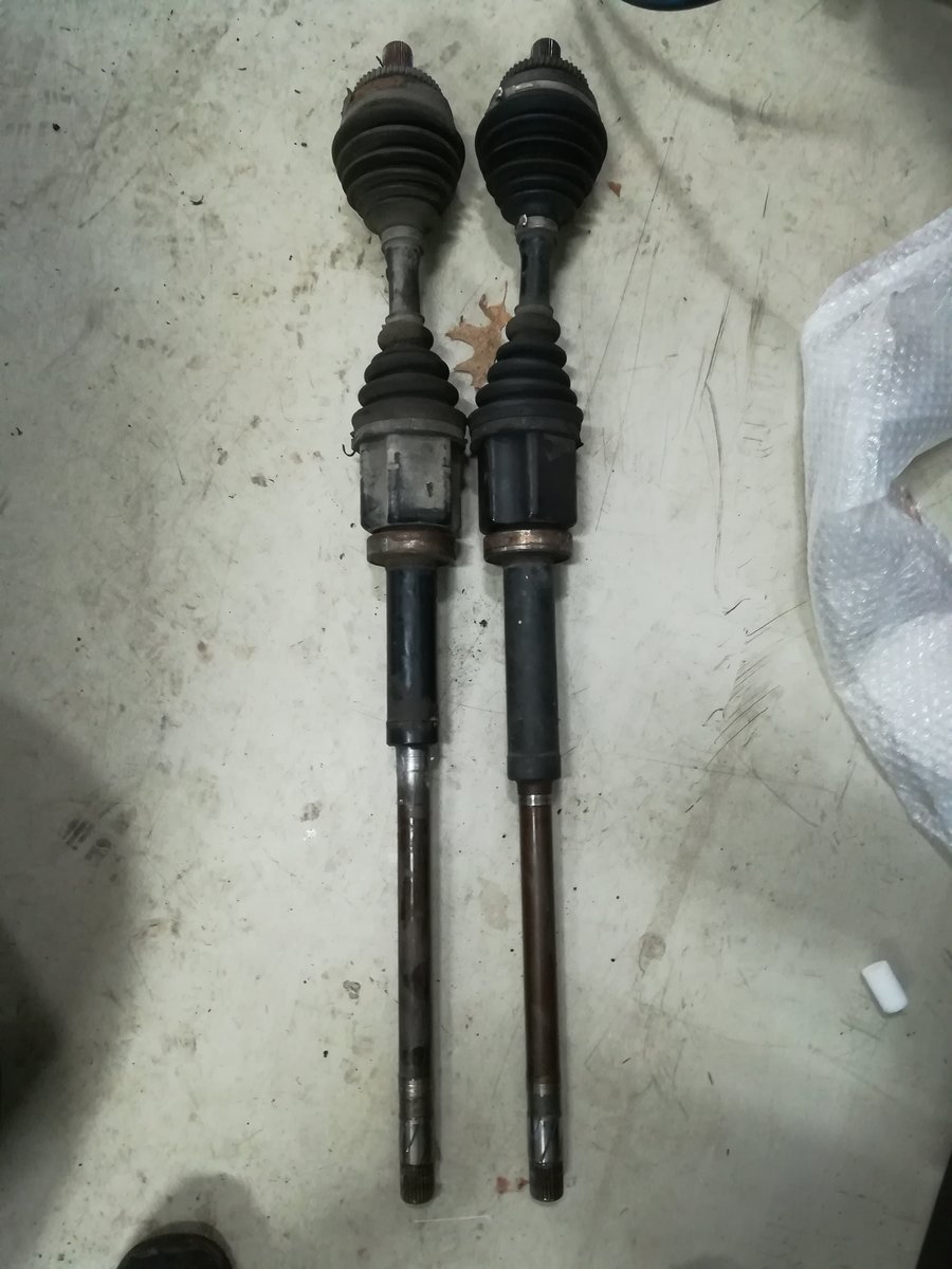 The one on the left is the axle I received from the reseller, the one on the right is what was fitted on my car.