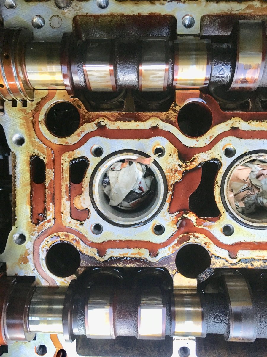 Close-up of cylinder 1 area