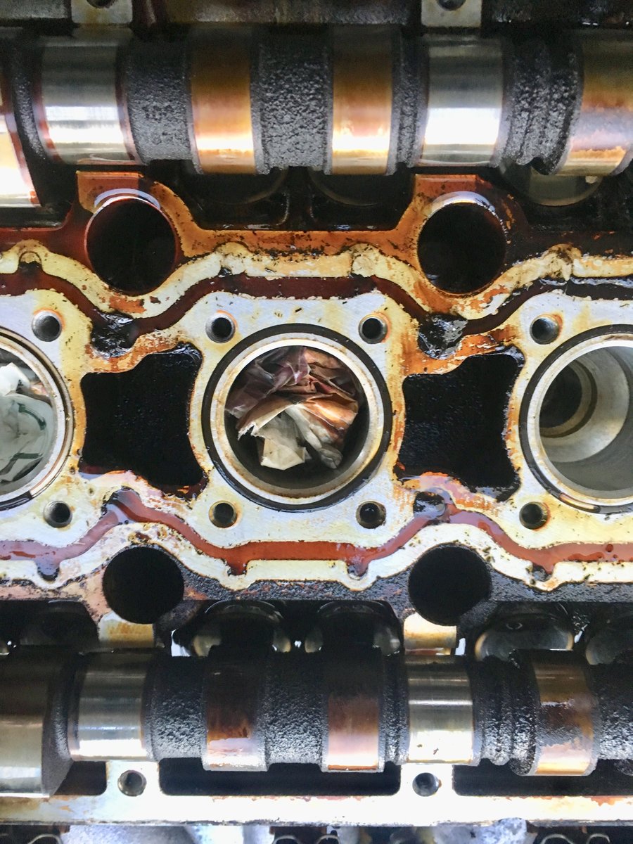 Close-up of cylinder 4 area