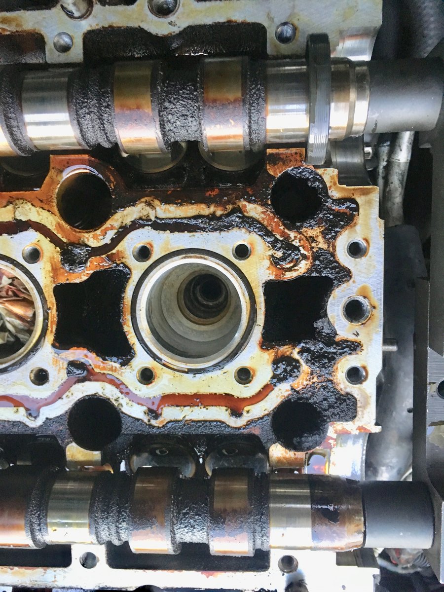 Close-up of cylinder 5 area