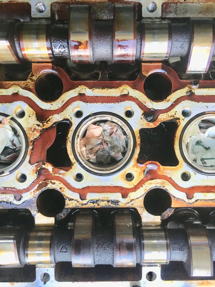 Close-up of cylinder 2 area