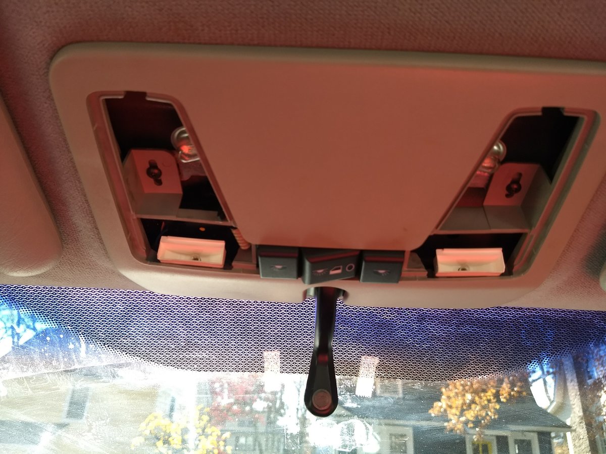 Map lights off: Rear-view mirror removal, 2000 V70