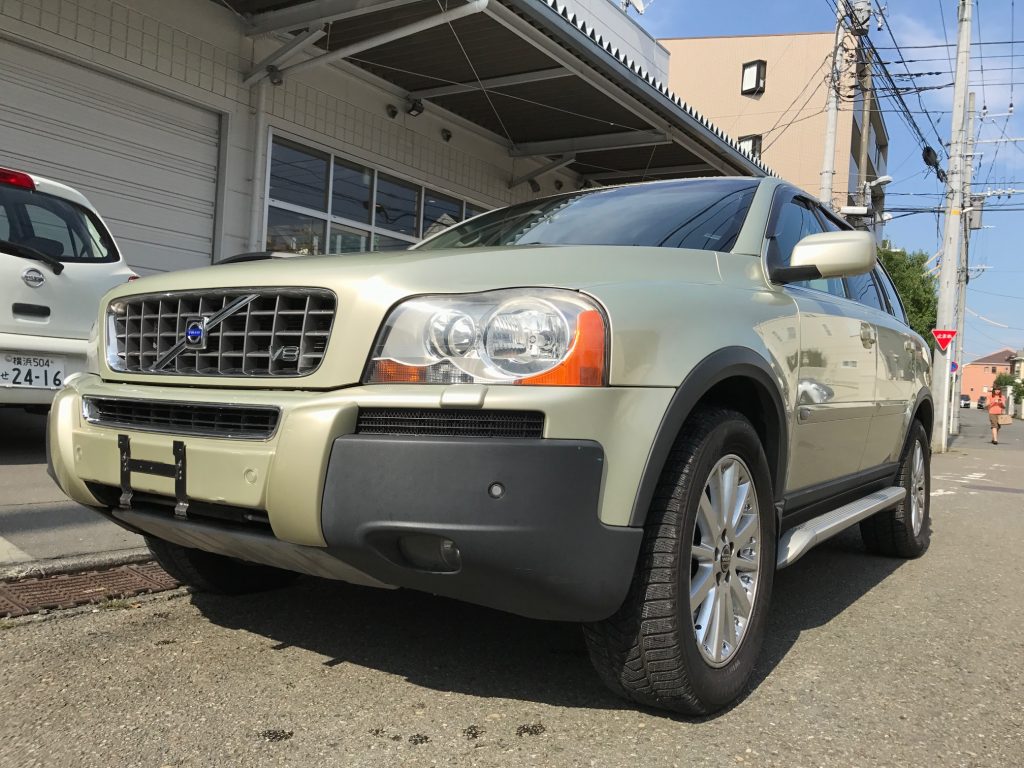 lunar-gold-xc90-v8.jpg