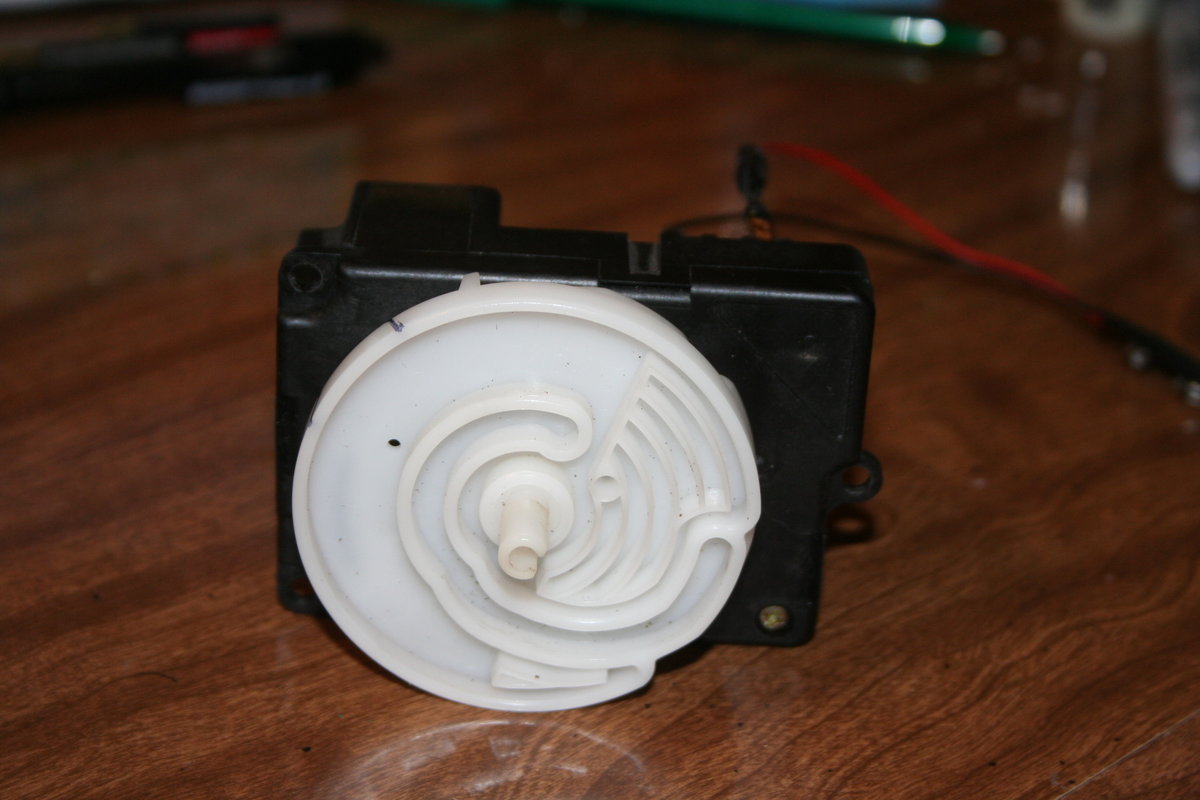 Cam on the upper motor