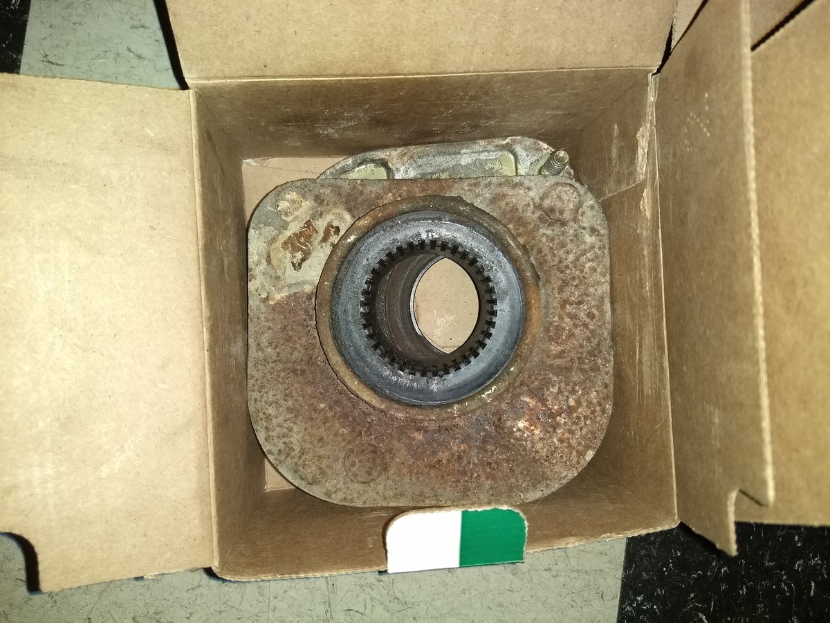 Strut mounts out of a 2000 V70