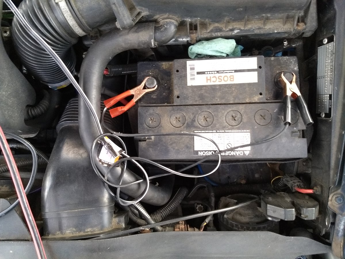 Charging the battery in a 1998 V70.