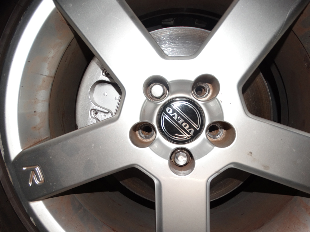 wheel-lugs.jpg