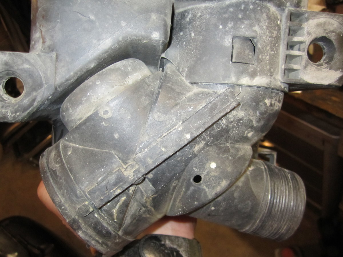 Bottom of housing for thermostat unit