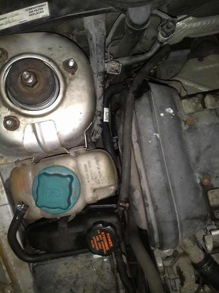 Leaky power steering line, 2000 Volvo V70