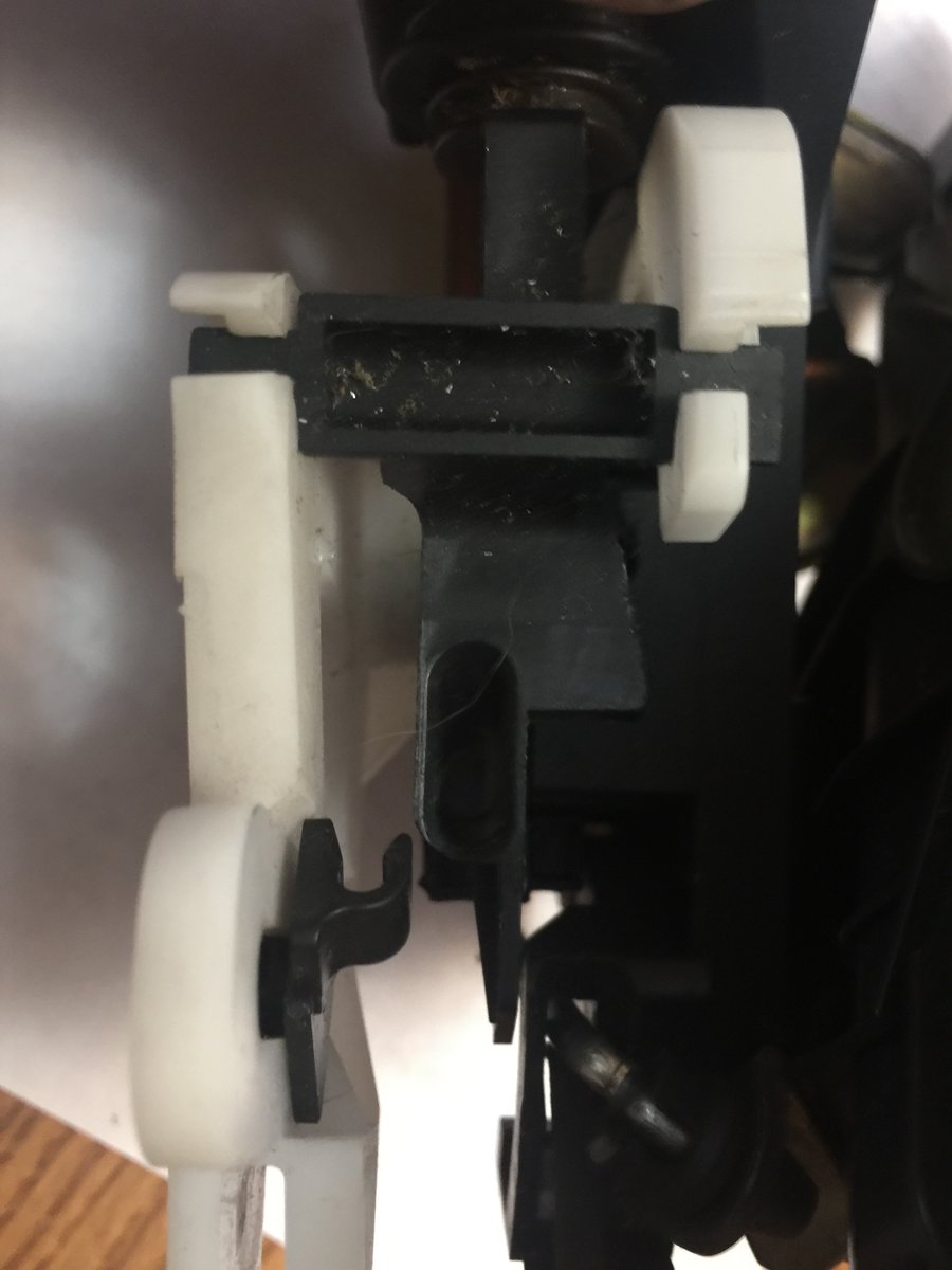 In unlock the pin now DOES engage the lever