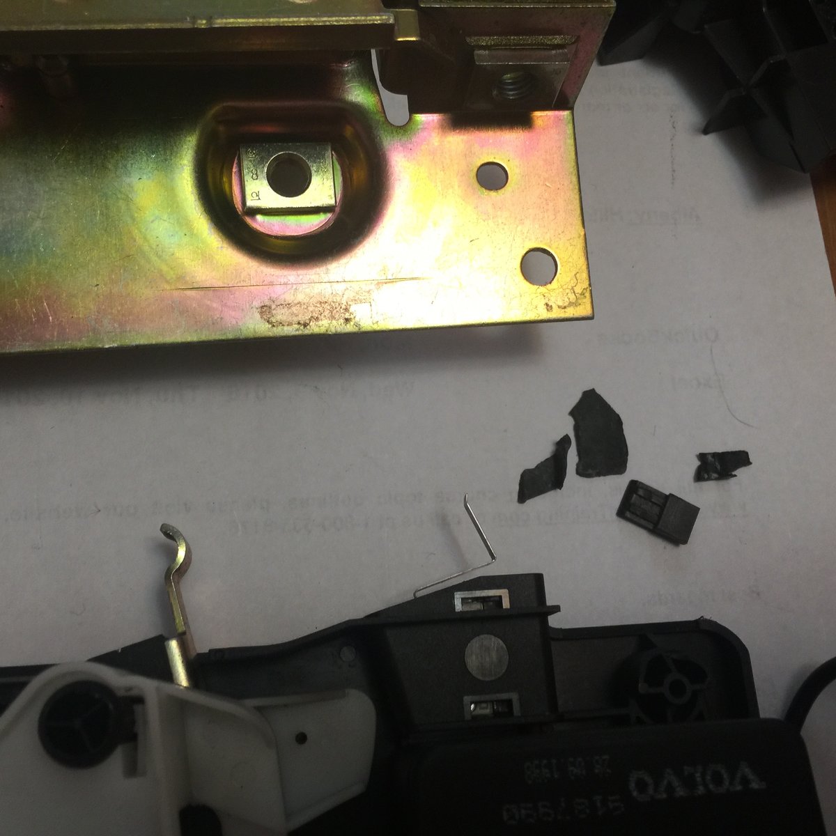 Root cause of tailgate light on - broken plastic from latch internal to metal latch - difficult to repair