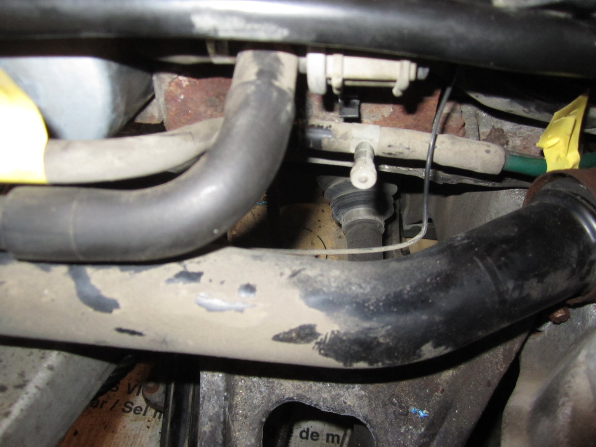 Rear Shraeder valve on 2000 V70R AWD