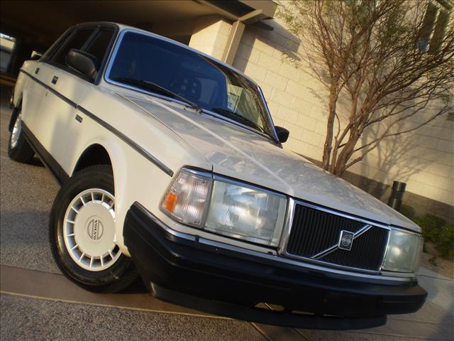 Volvo 240 DL.jpg