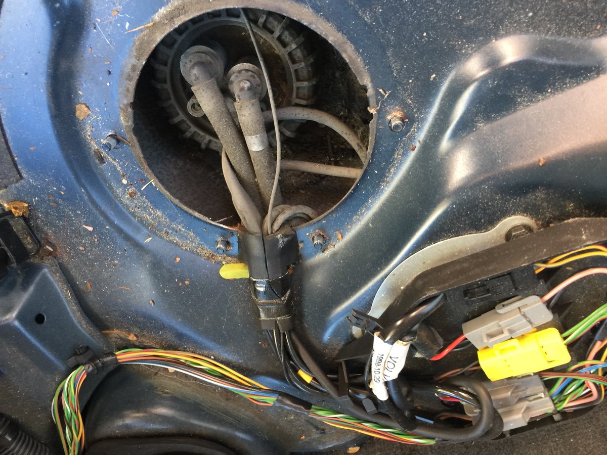 Cover plate removed, yellow harness is ABS