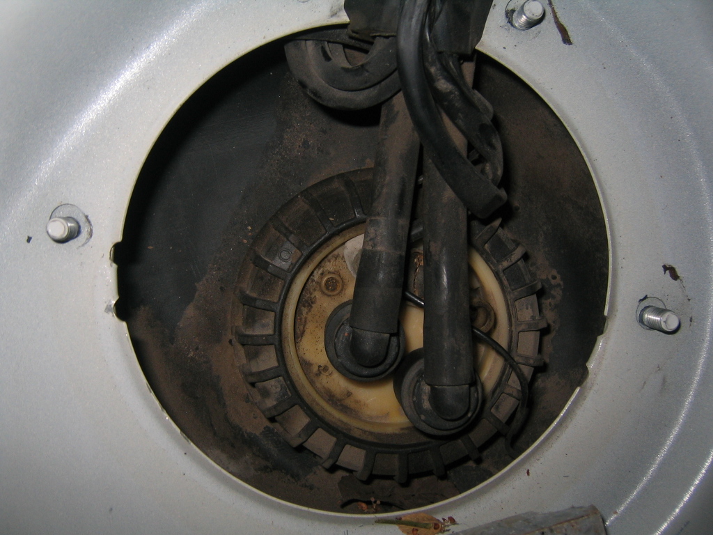 Volvo_Fuel sender & pump access ports 003.JPG