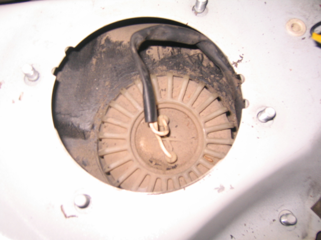 Volvo_Fuel sender & pump access ports 001.JPG