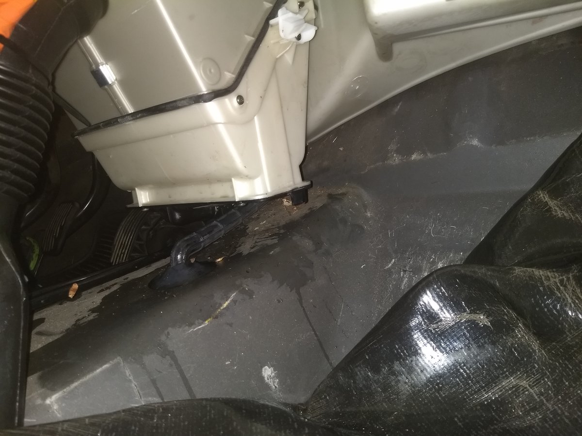 '00 V70 heater core housing.