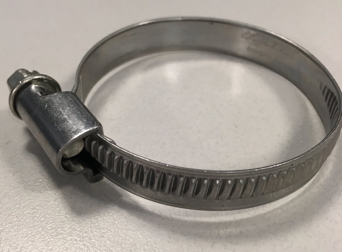 Another view of the new hose clamp.