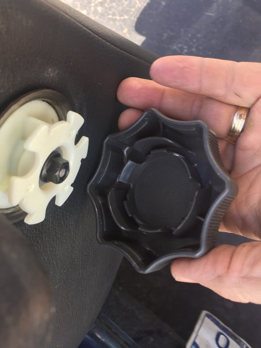 Manual tilt knob cover and M6 on guts