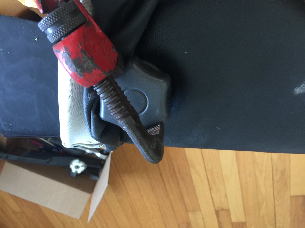 Removing lumbar knob