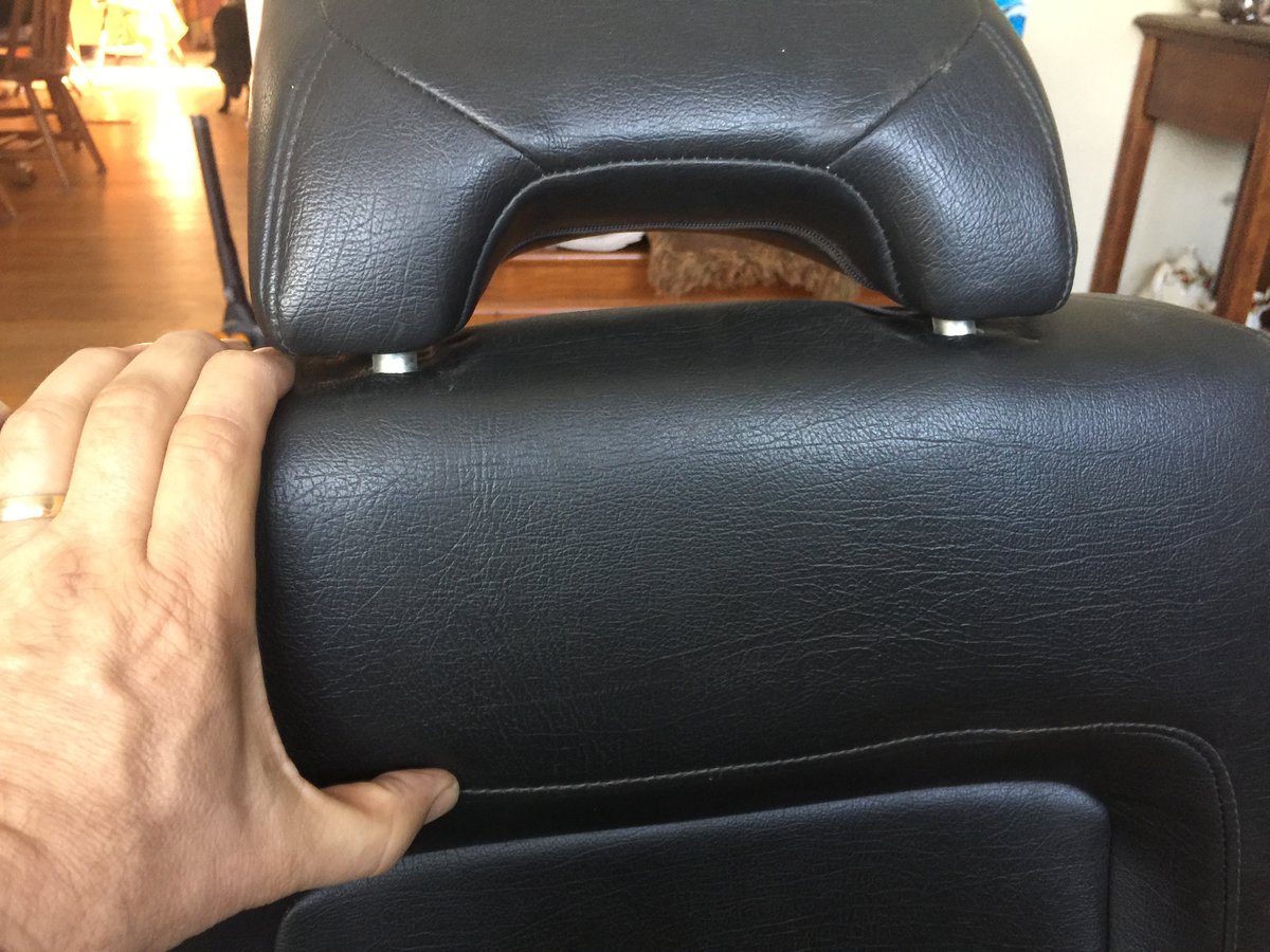 One release button for headrest CLICK