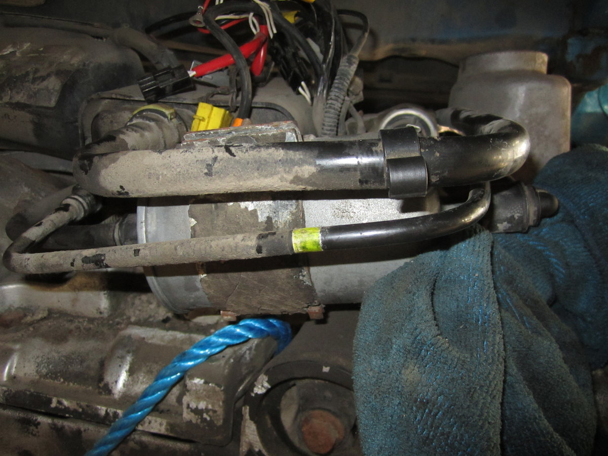 Connection at the carbon canister on a 00 V70R or AWD