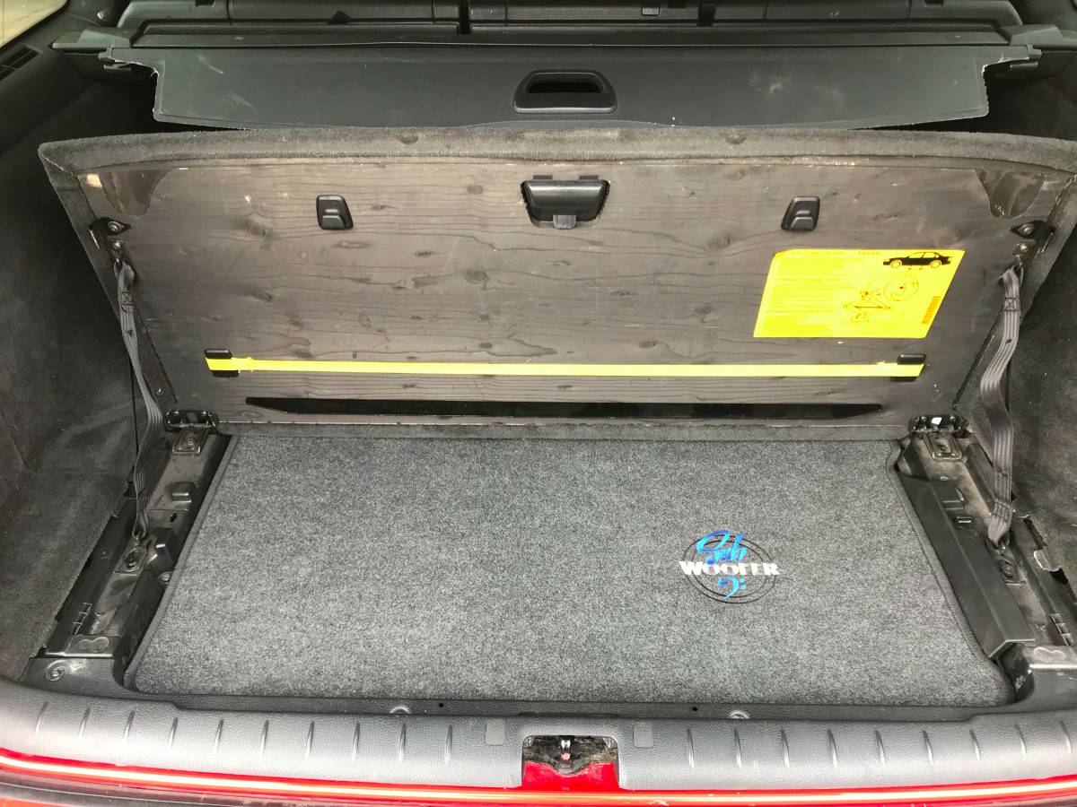 2005 v70 r 6sp7-factory-subwoofer.jpg