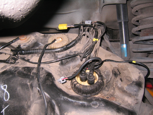 Volvo_Gas Tank 002.JPG