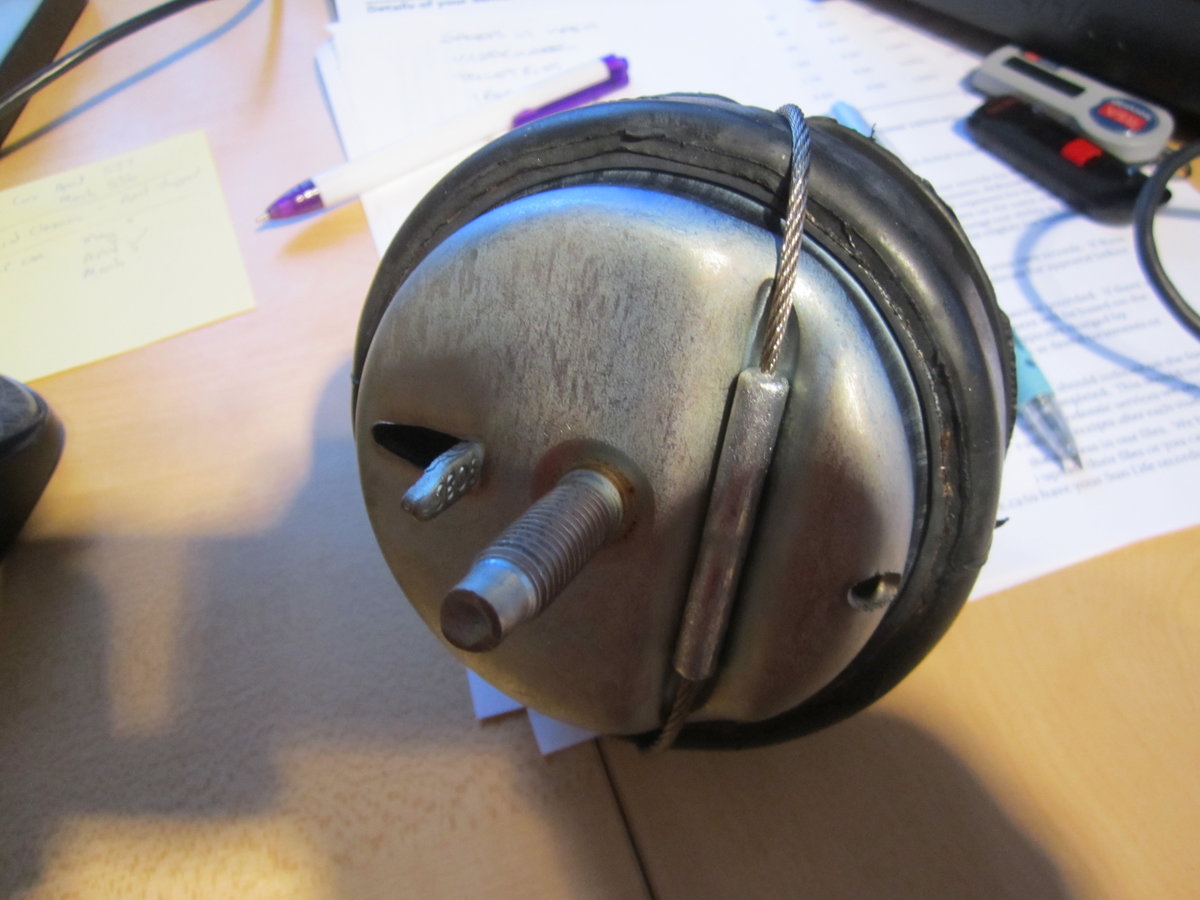 Locating pin on top of rear cone mount 001.JPG